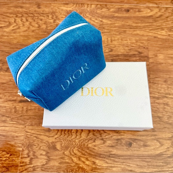Dior 3PC gift set (pouch + mascara+ lip gloss) - Picture 4 of 4